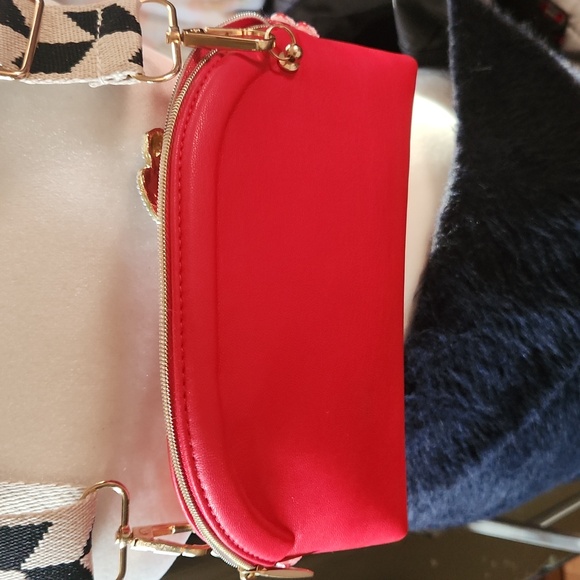 CHANEL MAKEUP POUCH RESERVED - Picture 4 of 5